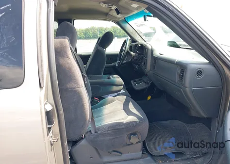 2000 Chevrolet Silverado 1500 Ls z USA, uszkodzony, nr VIN 1GCEK19T8YE155896